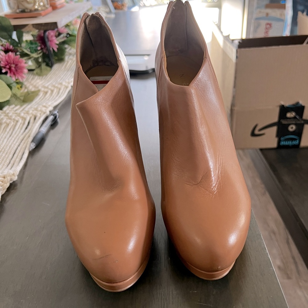 Nine West tan heels